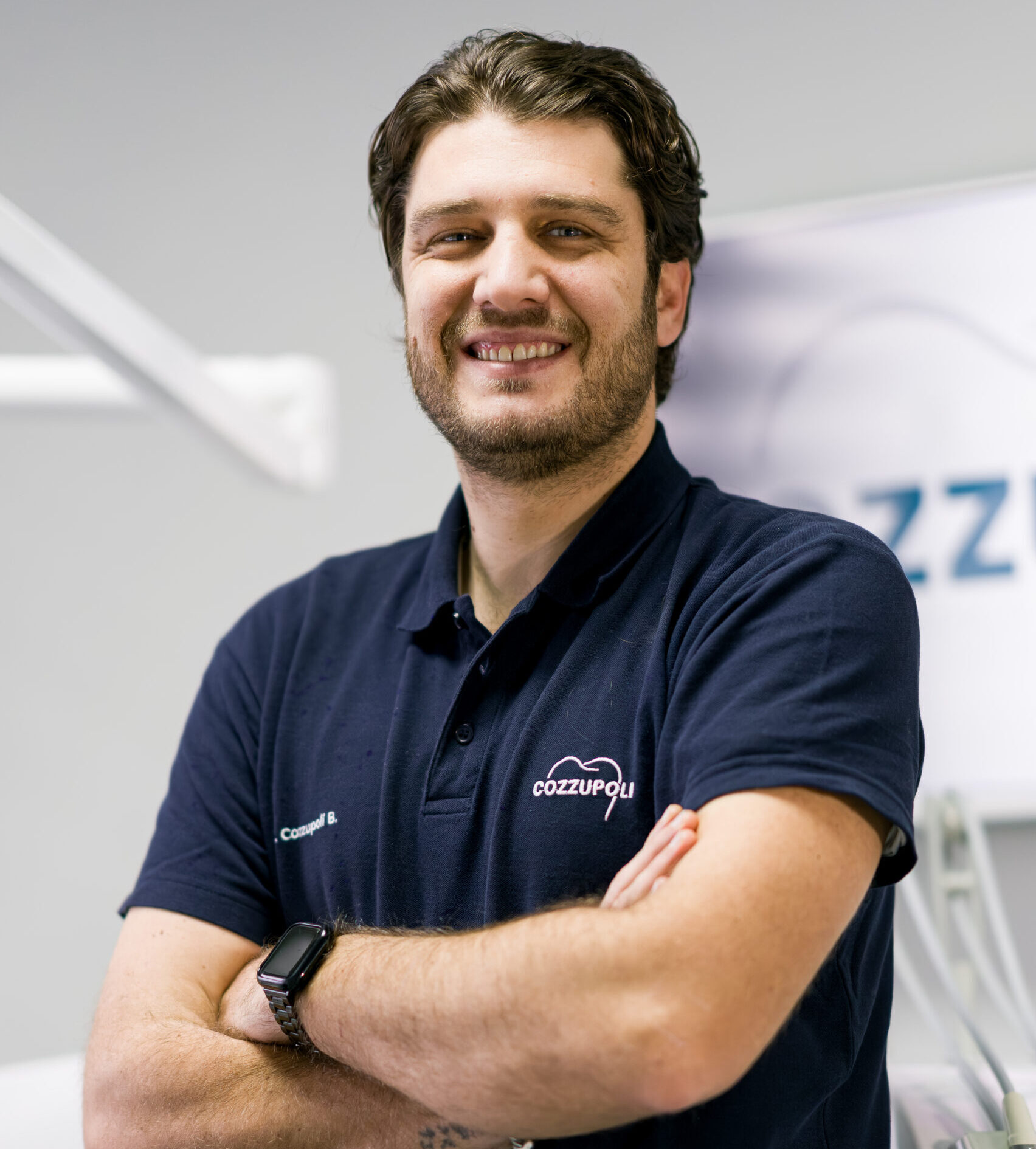 Ritratto del Dott. Bruno Cozzupoli, odontoiatra esperto in endodonzia, protesi e conservativa presso lo Studio Dentistico Cozzupoli di Reggio Calabria